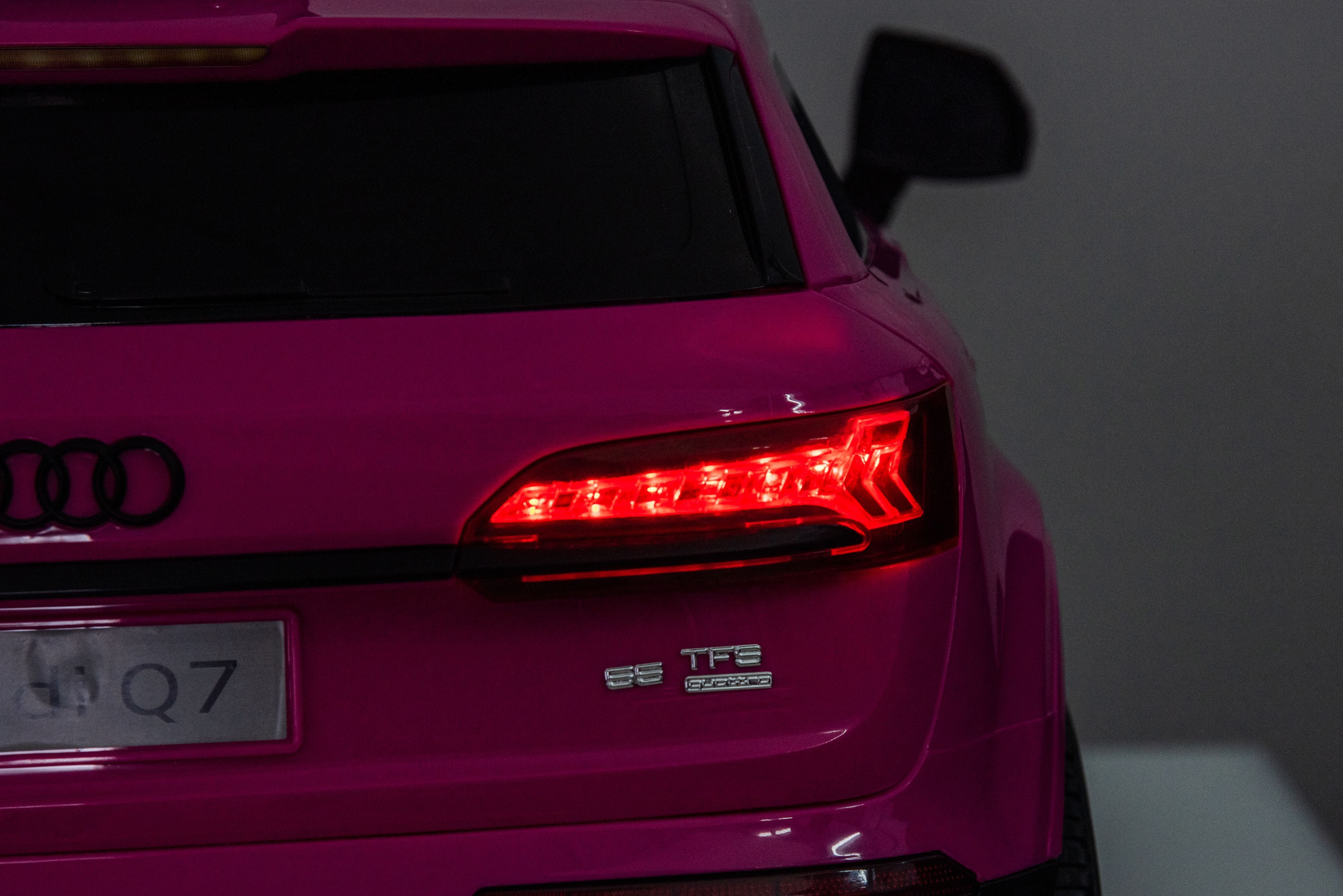 Акумулаторна Кола Licensed Audi Q7 Pink Kikkaboo