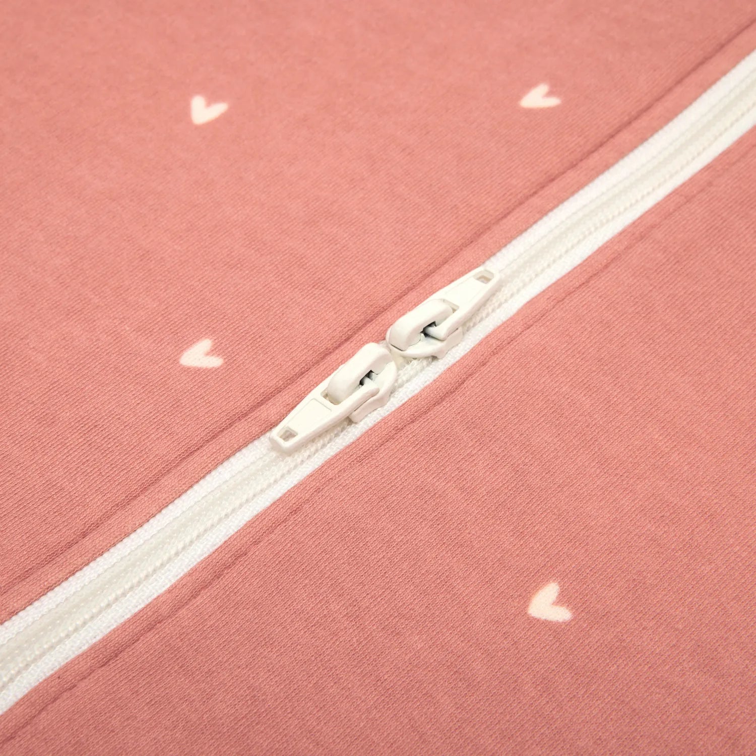 Бебешко Спално Чувалче С Крачета 2в1 On The Move Cozy (18 36м) Rose Hearts Tog. 0.5 Ergobaby