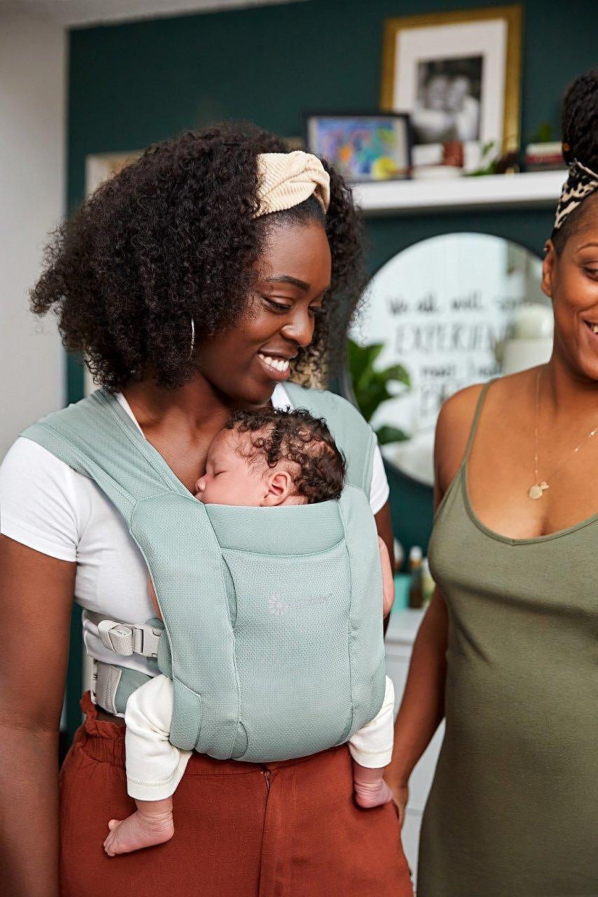 Ergonomikus hordozó Embrace Soft Air Mesh Sage Ergobaby