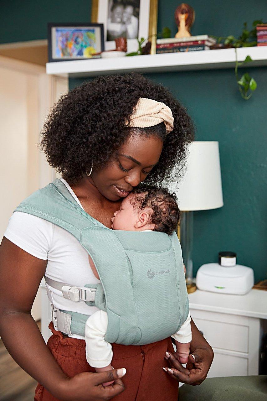 Ergonomikus hordozó Embrace Soft Air Mesh Sage Ergobaby