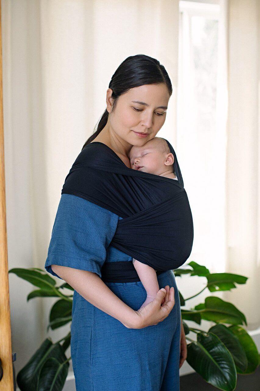 Слинг За Бебе Aura Pure Black Ergobaby