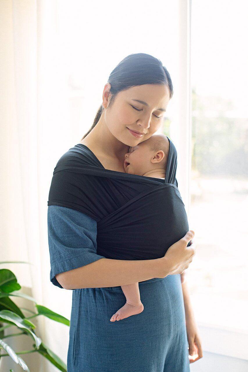 Слинг За Бебе Aura Pure Black Ergobaby