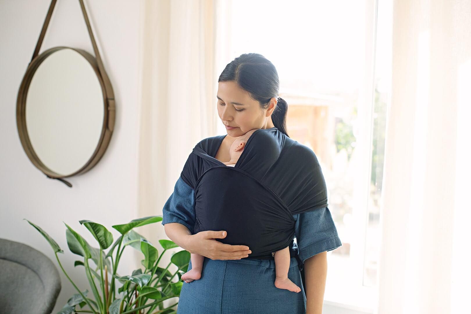 Слинг За Бебе Aura Pure Black Ergobaby