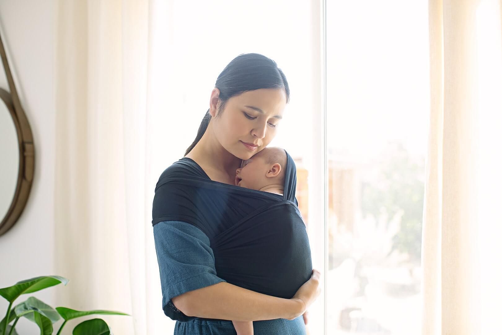 Слинг За Бебе Aura Pure Black Ergobaby