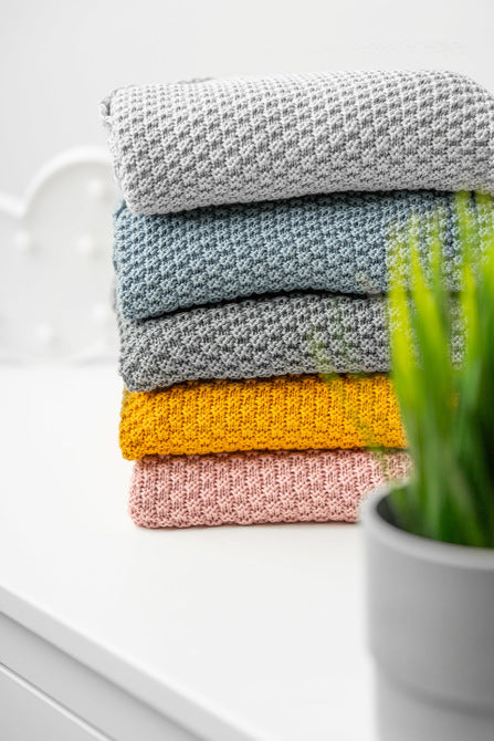 Одеяло За Повиване С Качулка 100% Бамбук - Горчица 90X85 --- BebeMama