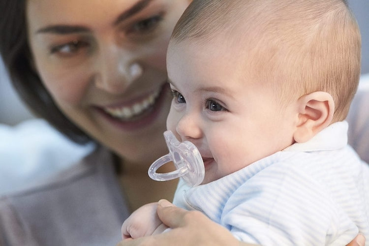 Залъгалка Chicco Physio Soft, Силикон, Ортодонтична Форма, 6-16 Месеца, Бяла --- BebeMama