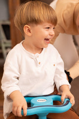 Кола Gravity Тип Бръмбър За Возене Ride-Оn Fiesta Red Caretero Toyz --- BebeMama