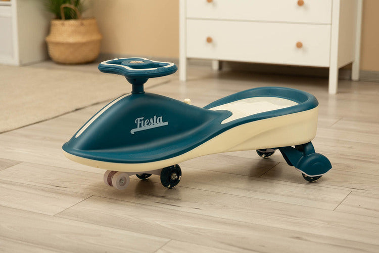 Кола Gravity Тип Бръмбър За Возене Ride On Fiesta Navy Caretero Toyz --- BebeMama