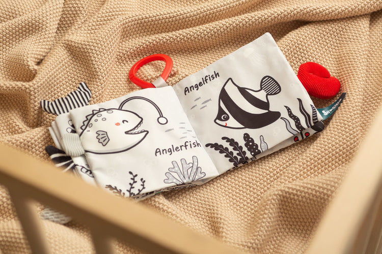 Мека Книжка Черно-Бяла Делфинче Sensillo