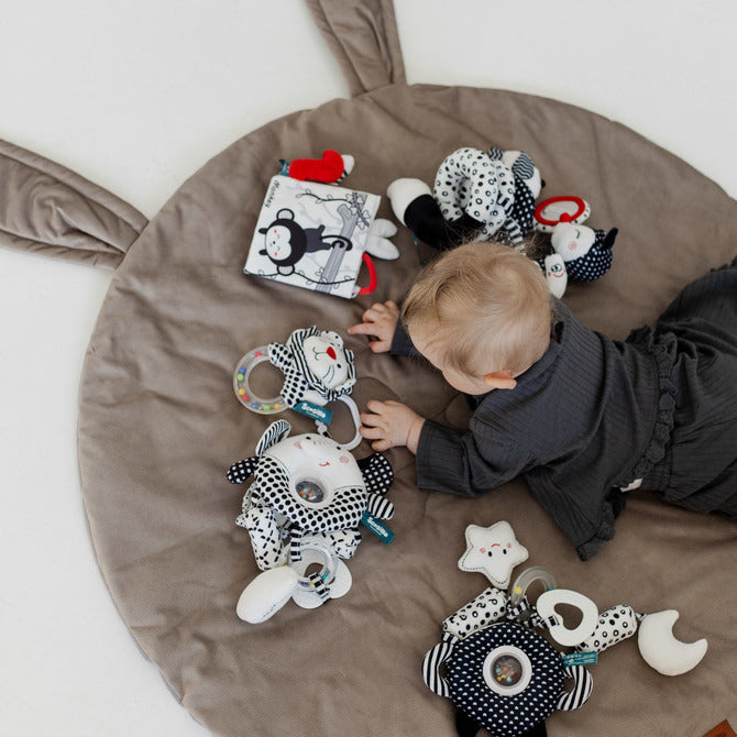 Мека Книжка Черно-Бяла Делфинче Sensillo