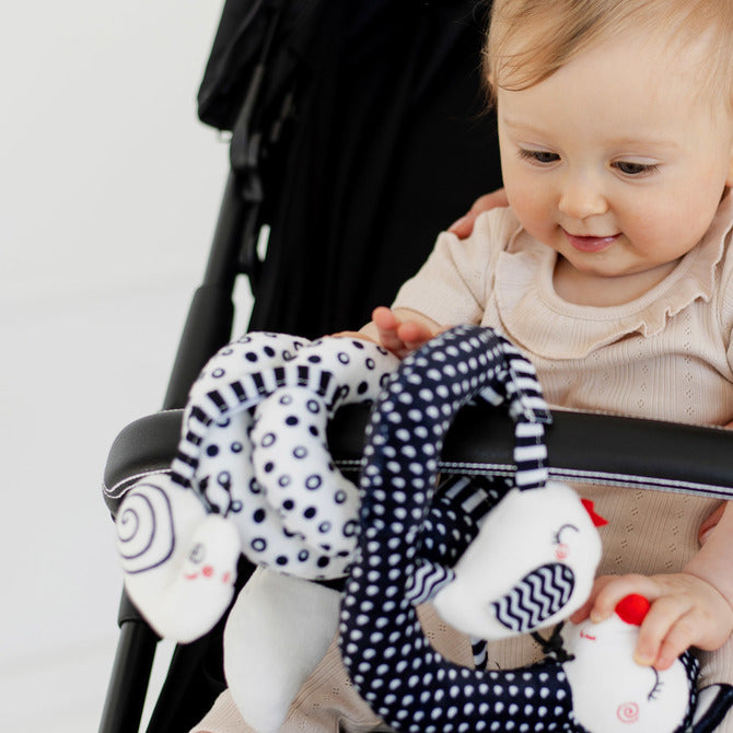 Мека Книжка Черно-Бяла Делфинче Sensillo