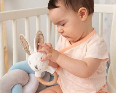 Бебешка Гризалка Дрънкалка Зайче 3109 Kiokids