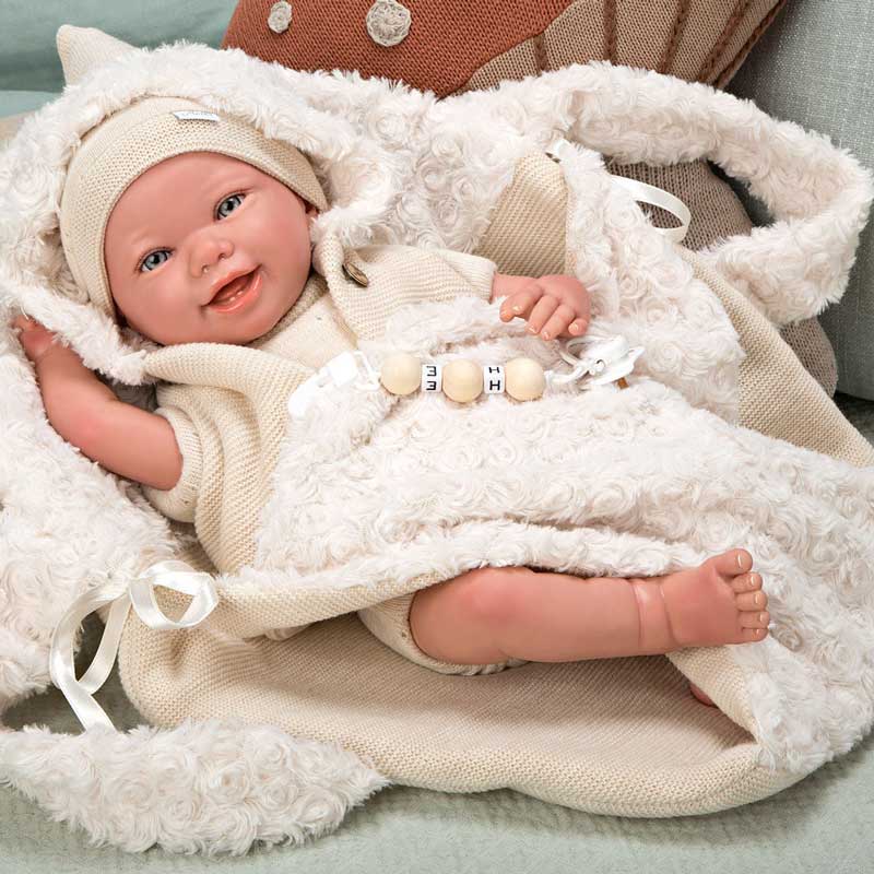 Păpușă bebelușă Diego cu geantă de transport și accesorii - 45 cm