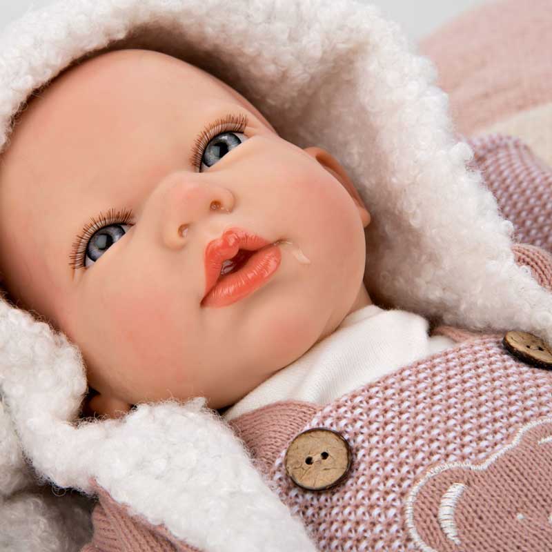 Кукла-Бебе Жада С Вълнен Розов Костюм И Пелена, Реално Тегло - 40 См