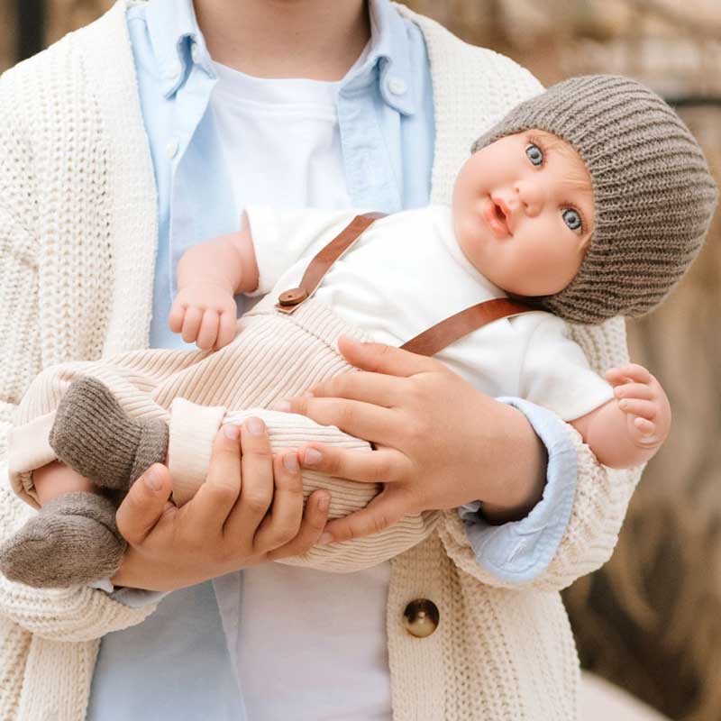 Кукла Ирио С Кожено Яке И Джинси, Издаващ 14 Различни Звука - 45 См --- BebeMama