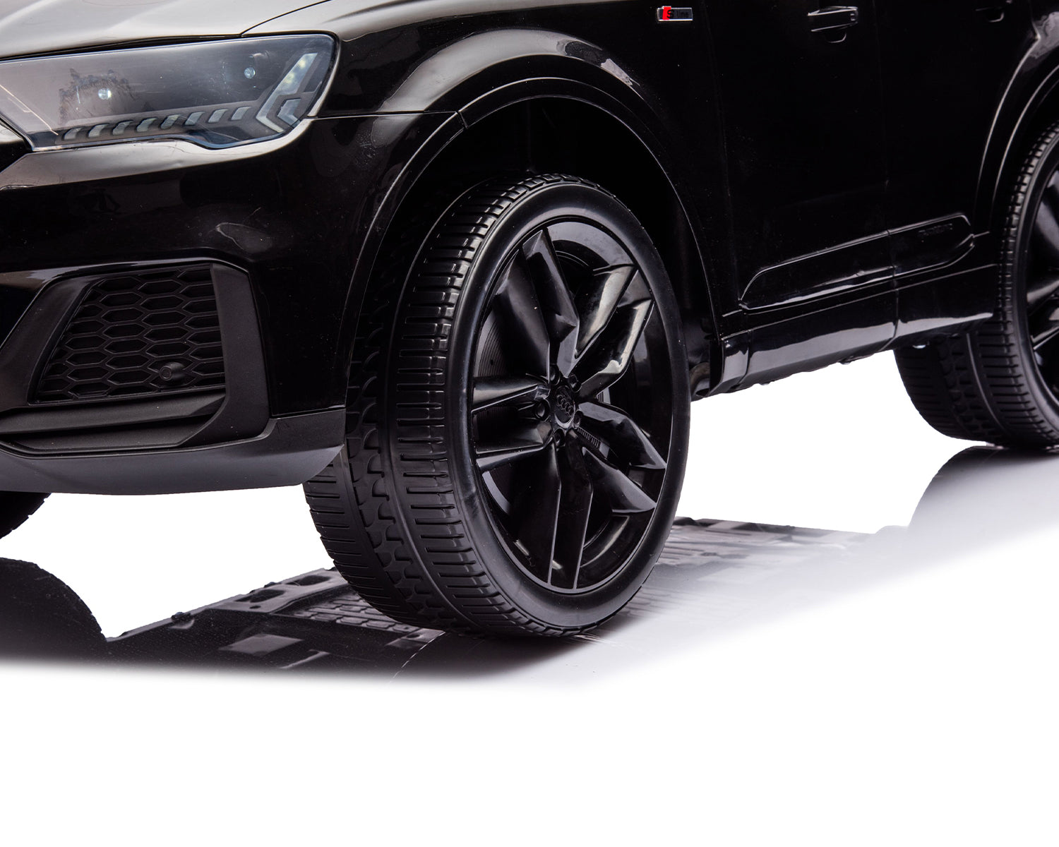 Акумулаторна Кола Licensed Audi Q7 2023 Black + Батерия 12V/7Ah
