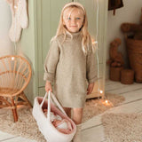 Păpușa plângătoare Lucia în coș roz și suzetă - 40 cm