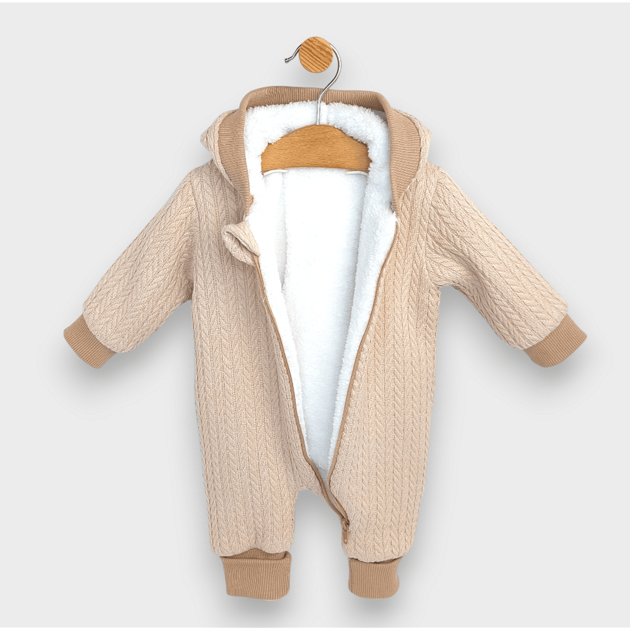 Salopetă tricotată pentru bebeluși cu glugă și fermoar,