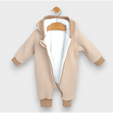 Salopetă tricotată pentru bebeluși cu glugă și fermoar,