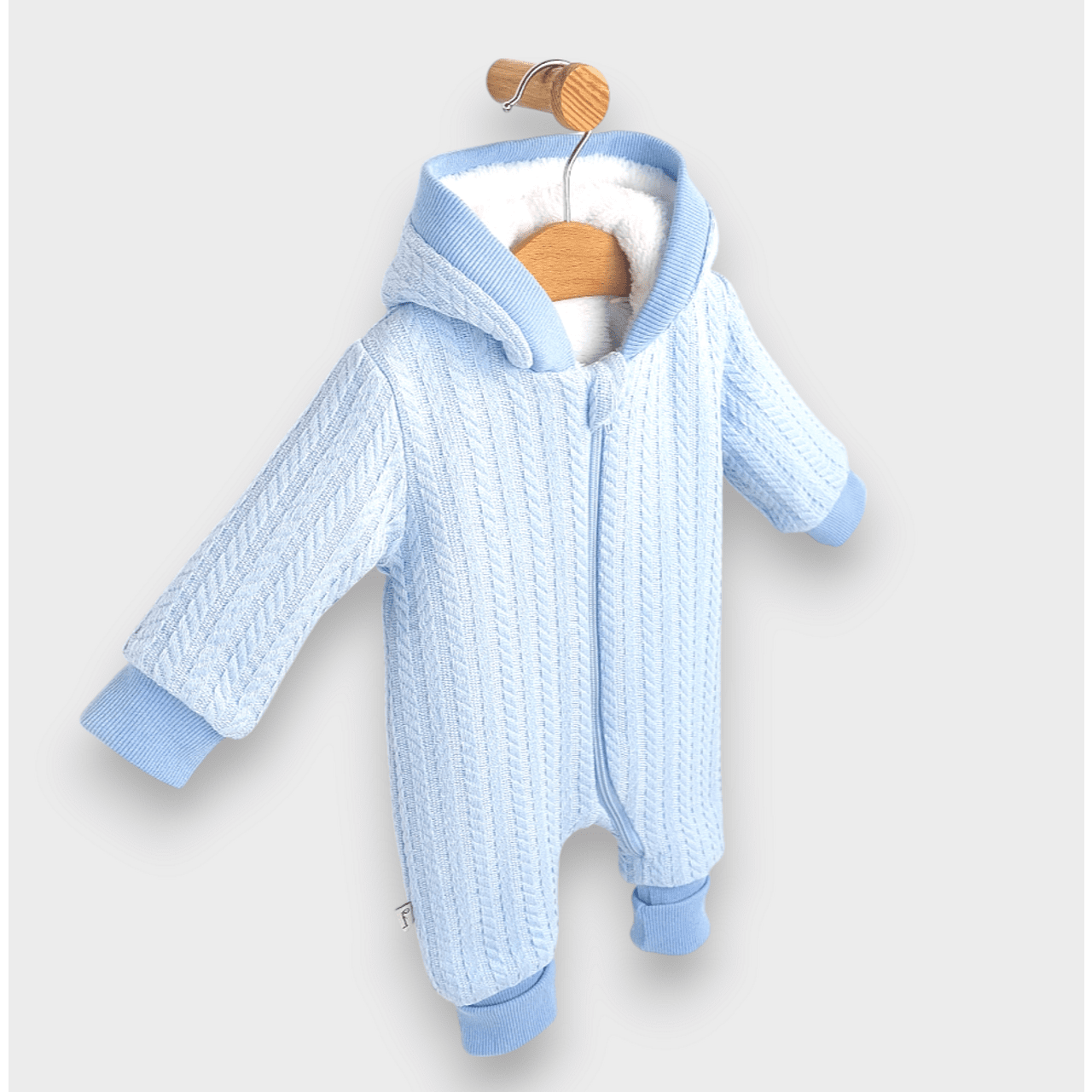 Salopetă tricotată Rainy Baby cu fermoar și glugă 56 - 80 cm. Albastră