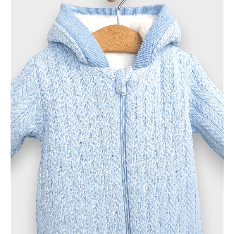 Salopetă tricotată Rainy Baby cu fermoar și glugă 56 - 80 cm. Albastră