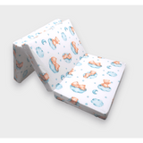 Saltea pliabilă Rainy Baby 60x120 cm. Ursuleț pe un nor Reseda