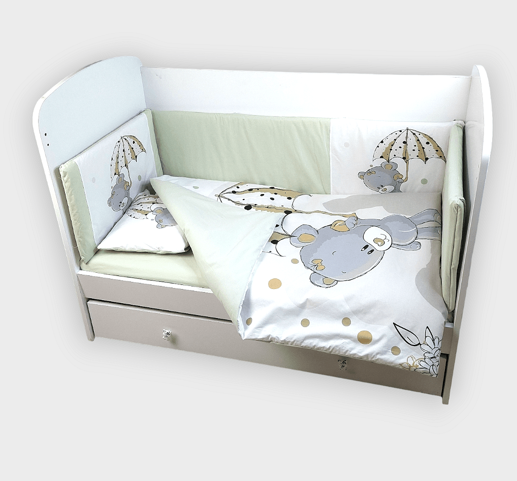 Set de lenjerie de pat pentru bebeluși Rainy Baby, 6 piese, 60x120 cm. Ursuleț gri cu umbrelă