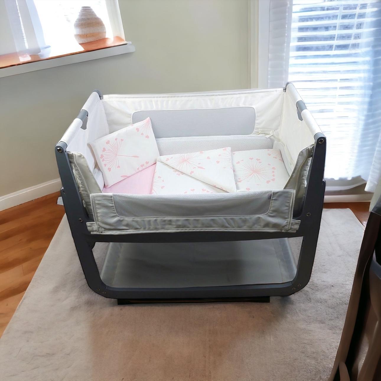 Set de lenjerie de pat Rainy pentru pătuț mic, păpădii roz