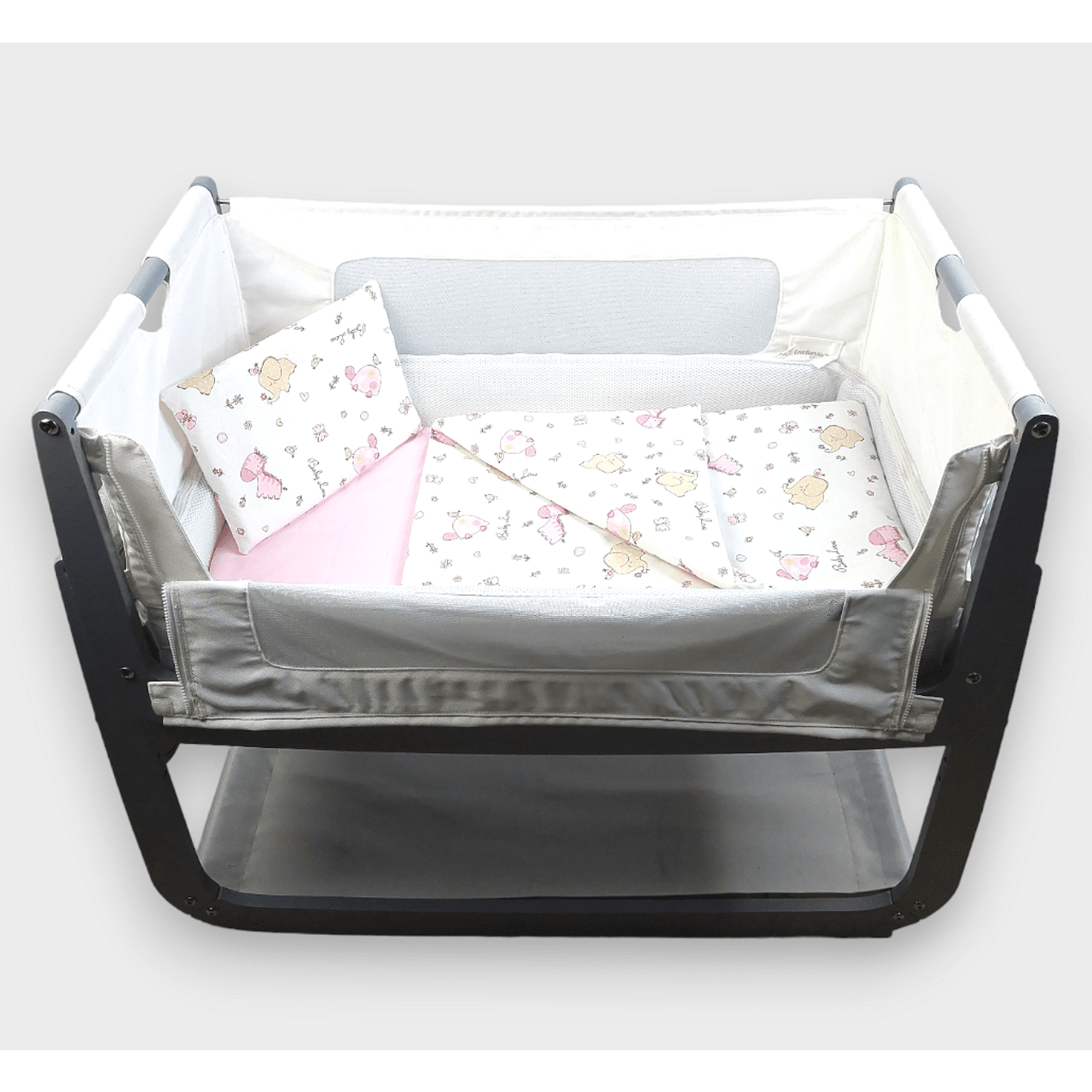 Set de lenjerie de pat Rainy pentru pătuț mic, zebre roz și elefanți