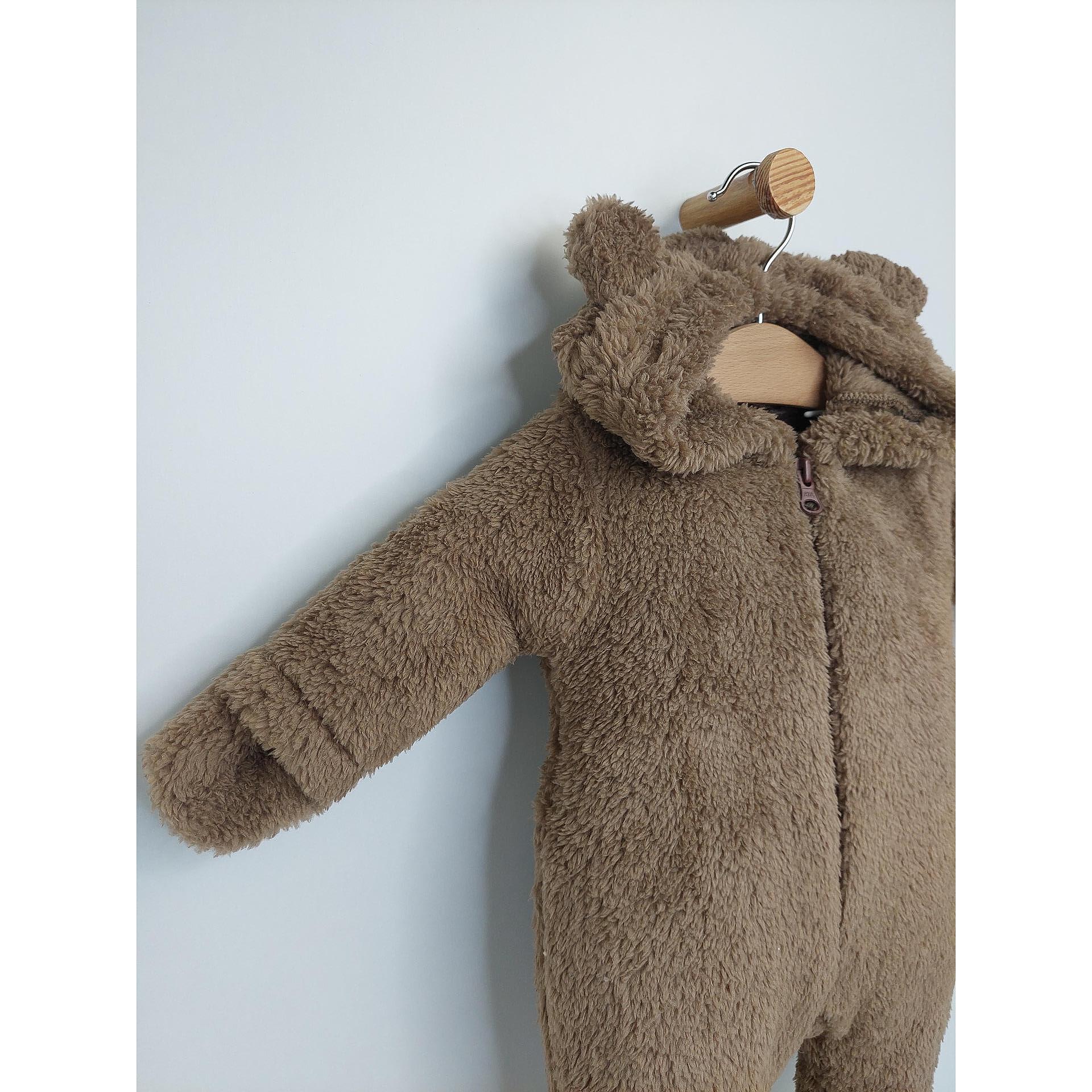 Salopetă de iarnă Rainy Baby cu ursuleț de pluș 48-80 cm, maro