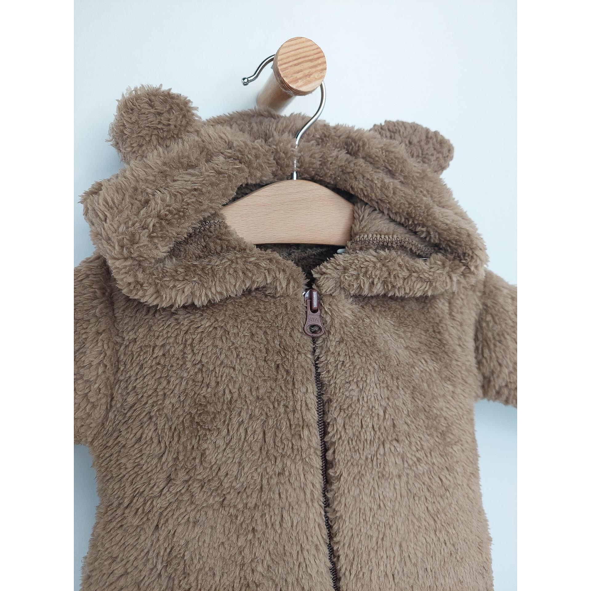 Salopetă de iarnă Rainy Baby cu ursuleț de pluș 48-80 cm, maro