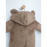 Salopetă de iarnă Rainy Baby cu ursuleț de pluș 48-80 cm, maro