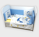 Protecție pentru pătuț Rainy Baby 65x110 cm. Ursuleț albastru