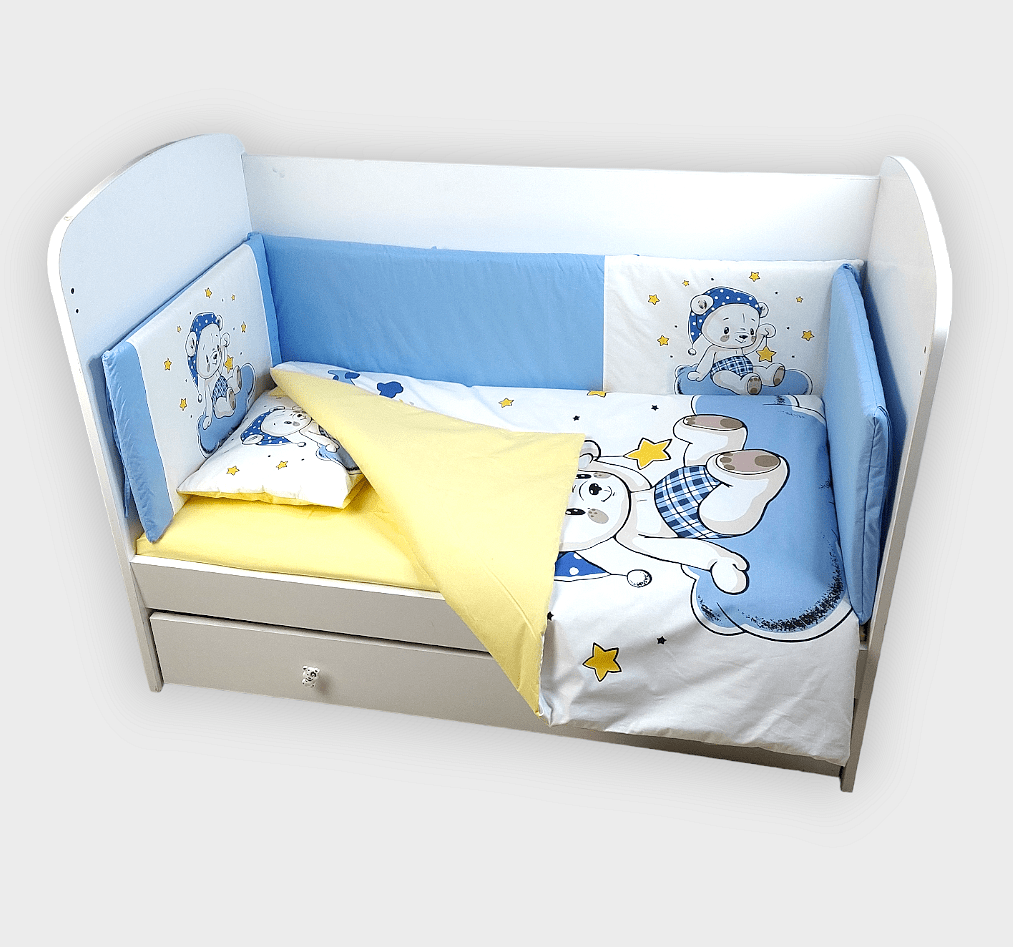 Protecție pentru pătuț Rainy Baby 65x110 cm. Ursuleț albastru