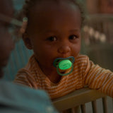 Светеща Залъгалка Ultra Air Philips Avent + Стерилизаторна Кутия, 18 М+. Звезда/Луна, 2 Бр.