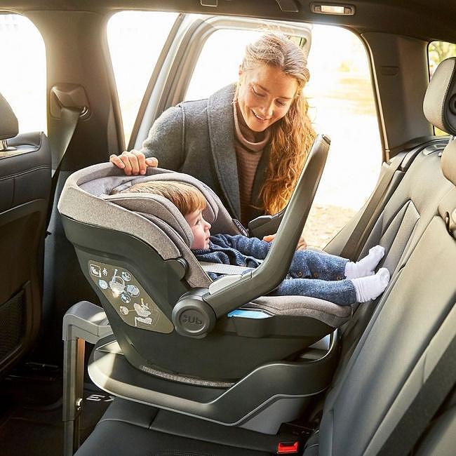 База За Стол За Кола Mesa I Size Isofix Uppababy