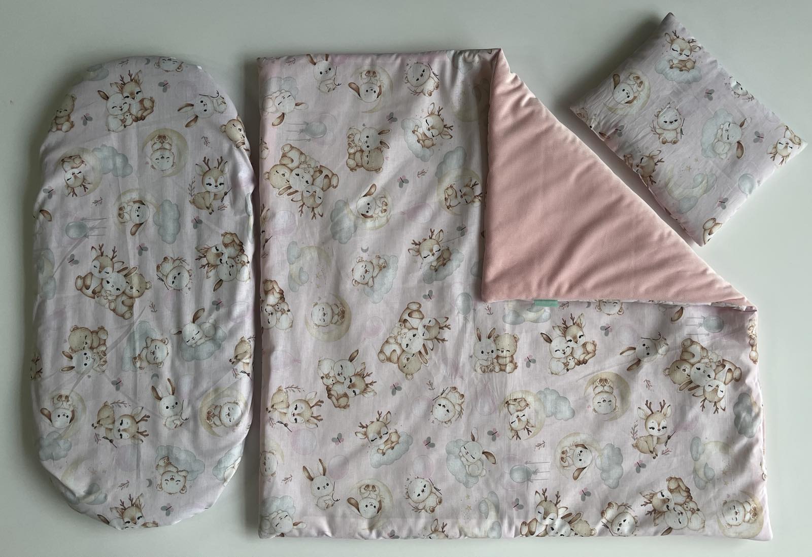 Комплект За Количка Baby Dreams Winter 3ч С Чаршаф С Ластик Приятелчета В Розово Велвет Galix