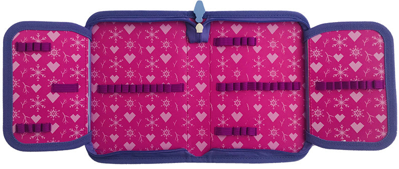 Несесер Фроузен 21 Х14 Х 4 С 1 Цип С 2 Отделения С Места За 44 Химикала И Молива 3 Места Да Линия Острилка И Гума --- BebeMama