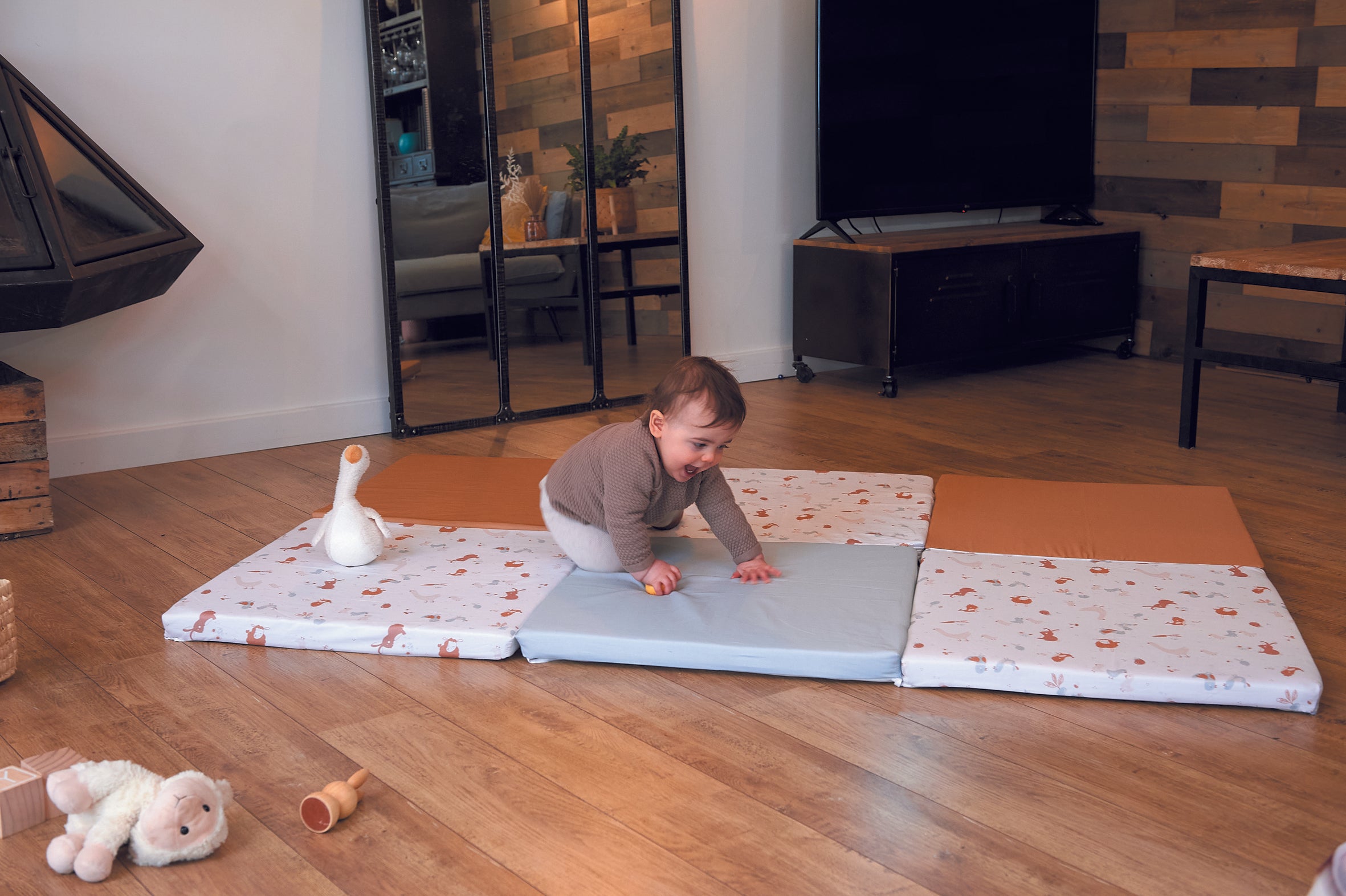 Интелигентна Постелка 5В1 Постелка За Игра Подвижен Матрак Барбарон Тунел И Къща Малък Фермер Tineo --- BebeMama