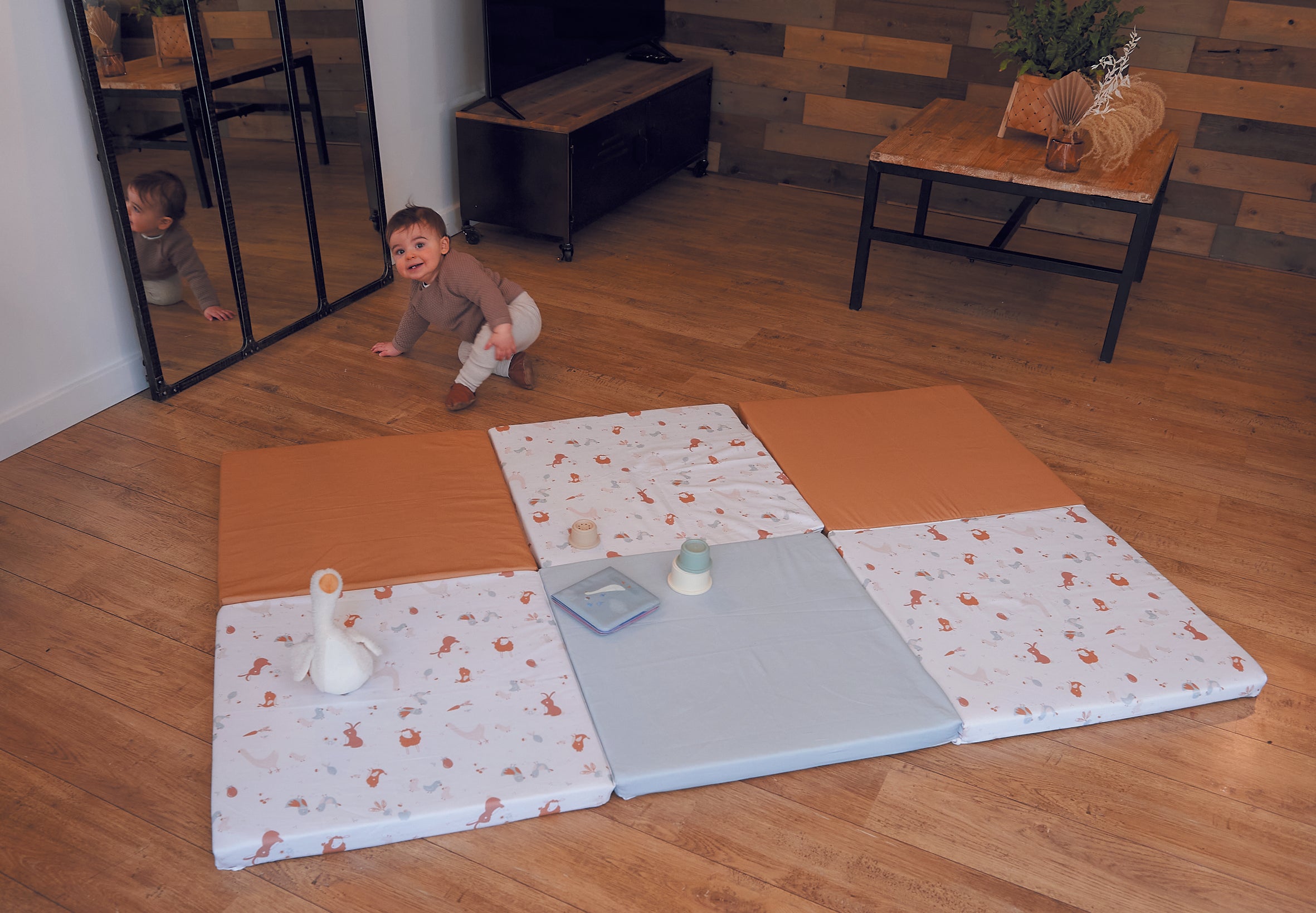 Интелигентна Постелка 5В1 Постелка За Игра Подвижен Матрак Барбарон Тунел И Къща Малък Фермер Tineo --- BebeMama