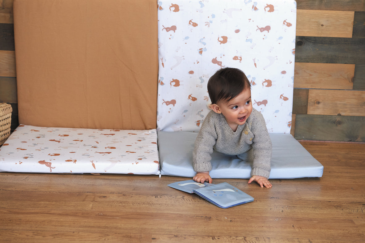 Интелигентна Постелка 3В1-Постелка За Игра Подвижен Матрак И Барбарон Малък Фермер Tineo --- BebeMama