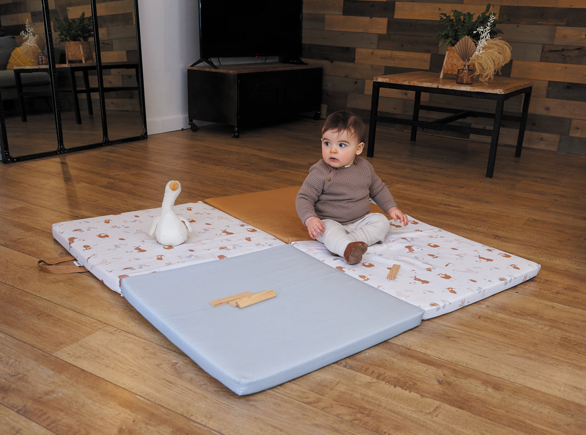 Интелигентна Постелка 3В1-Постелка За Игра Подвижен Матрак И Барбарон Малък Фермер Tineo --- BebeMama