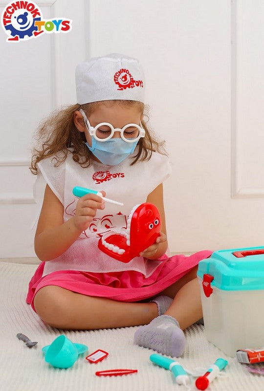 Зъболекарски Комплект В Куфарче С Престилка И Касинка 26Х19Х18 --- BebeMama