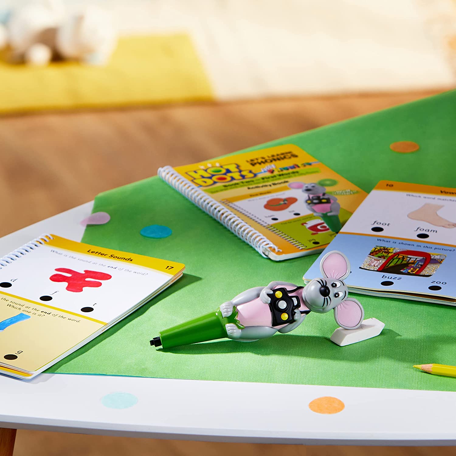 Комплект От 3 Книжки И Говореща Писалка Hot Dots --- BebeMama