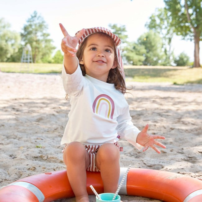 Шапка Слънц. 07-18 М.Stripes Червен --- BebeMama