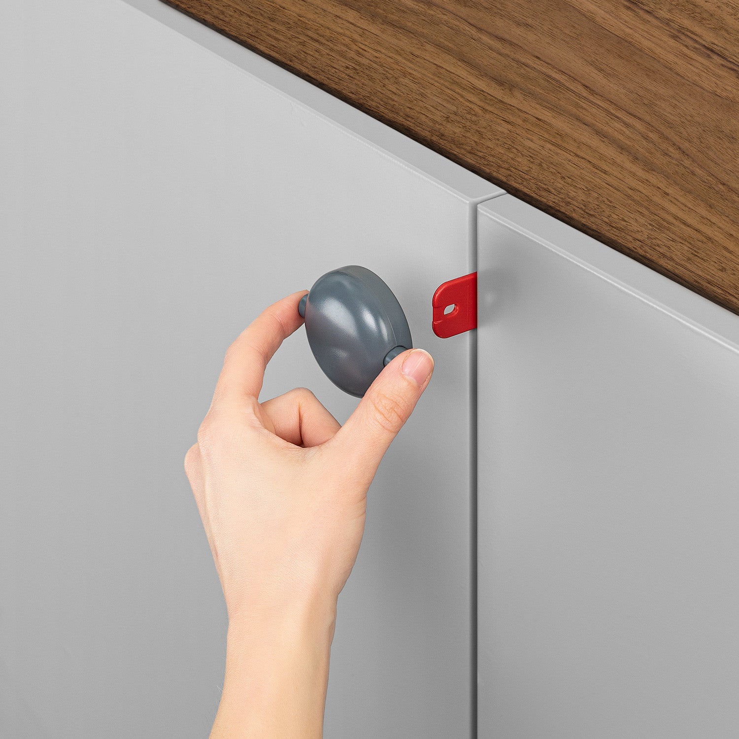 Обезопасителна Закопчалка За Двойни Врати Reer 71081 --- BebeMama