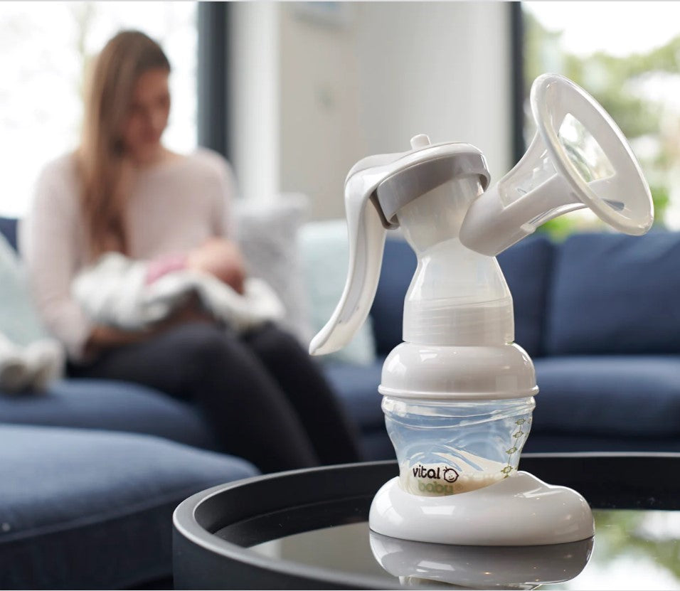 Ръчна Помпа За Кърма Flexzone +6 Броя Подплънки Vital Baby --- BebeMama