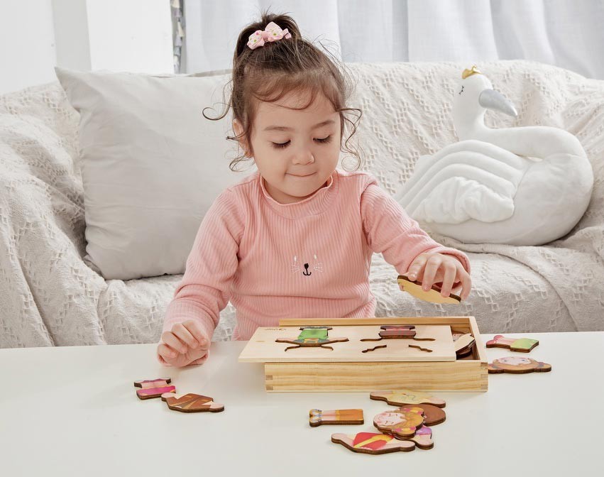 Дървен Пъзел С Дрехи --- BebeMama