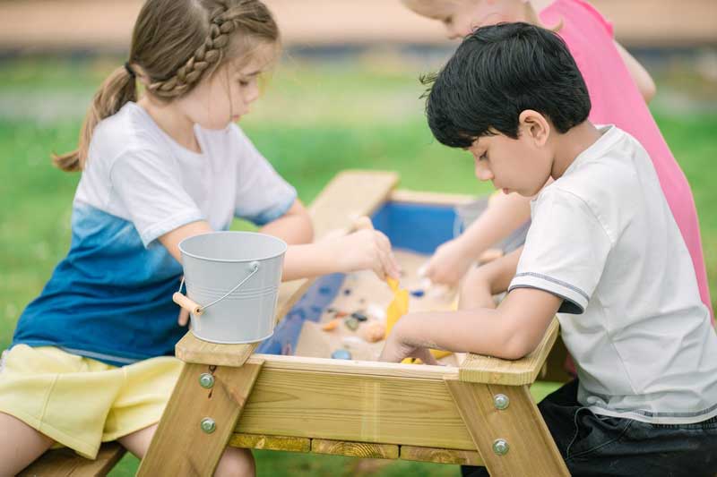 Детски Дървен Комплект Маса С Пейка За Игра С Пясък И Вода --- BebeMama