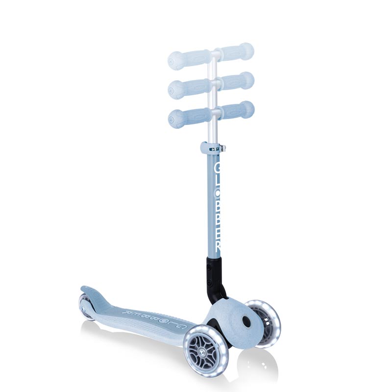 Сгъваема Еко Тротинетка С 3 Колела Globber Junior Foldable Lights Ecologic – Цвят Боровинка --- BebeMama